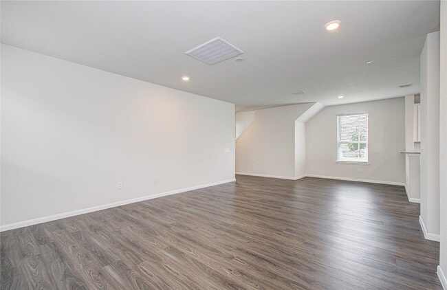 Building Photo - 6315 Lakeview Haven Dr