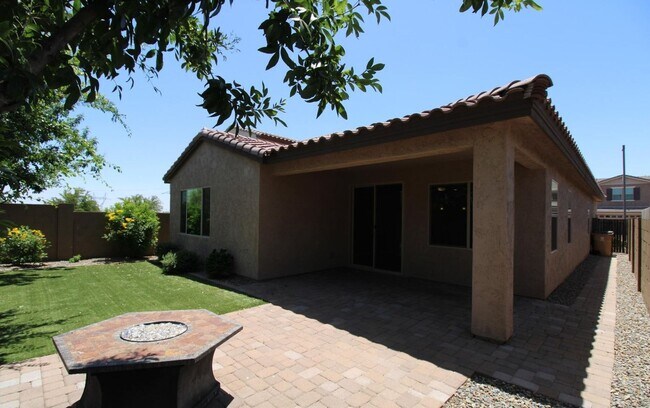 Building Photo - Stunning 3-bedroom, 3-bathroom home located in the heart of Peoria, AZ.