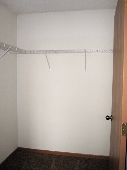 Building Photo - 626 W 8th St