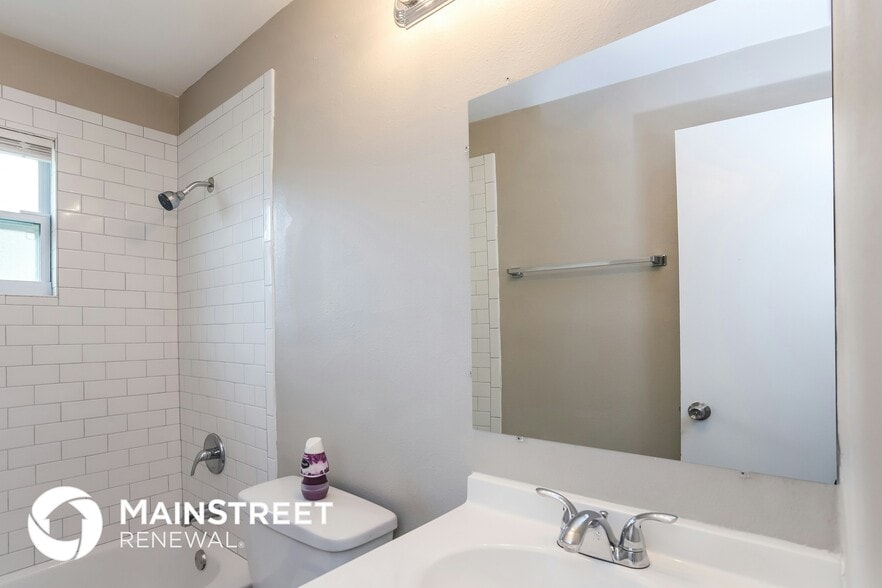 Building Photo - 8054 34th Ave N