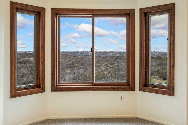 Building Photo - Stunning Home for Rent in Tierra Mesa, Sorrento Valley