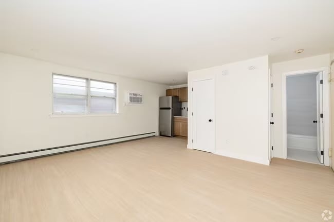 Building Photo - 921 Tyson Ave