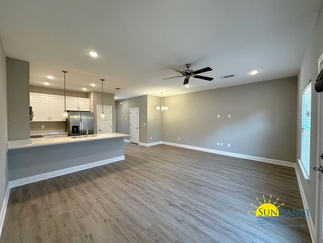 Building Photo - Charming 3 Bedroom Townhome in the heart of Fort Walton Beach!