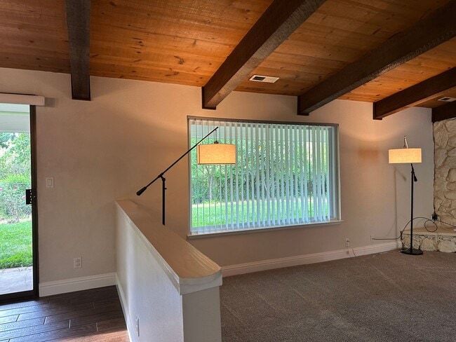 Building Photo - Beautifully maintained home in a peaceful setting