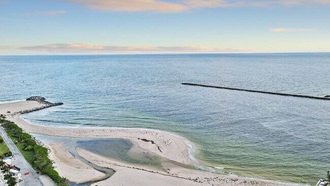 Building Photo - 2100 S Ocean Dr