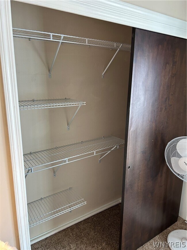 Building Photo - 307 Cayuga Rd