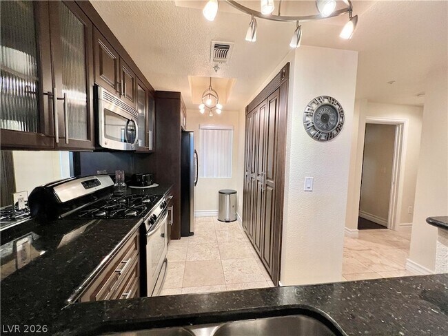 Building Photo - 270 E Flamingo Rd