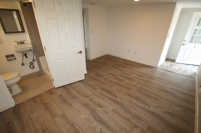 Building Photo - Inghean 7326 Triplex - Ballard