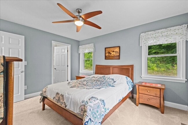 Building Photo - Contemporary with Gorgeous Views in Hinesb...