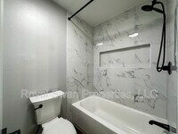 Building Photo - 4228 Oak Loop