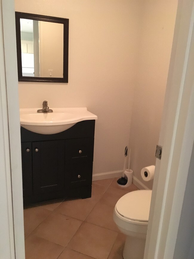 Building Photo - 389 Half Moon Ln