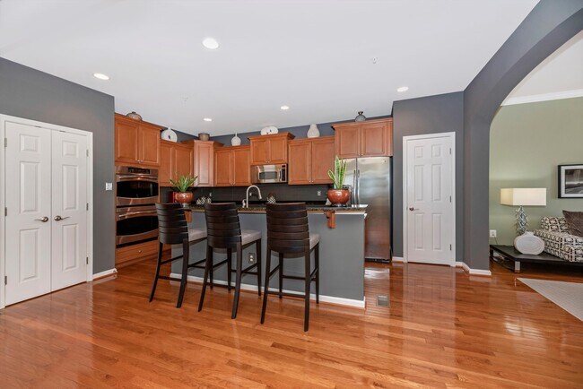 Kitchen and breakfast bar - 2507 Mill Race Rd