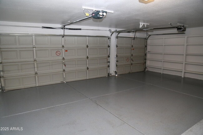 Building Photo - 827 W Harbor Dr