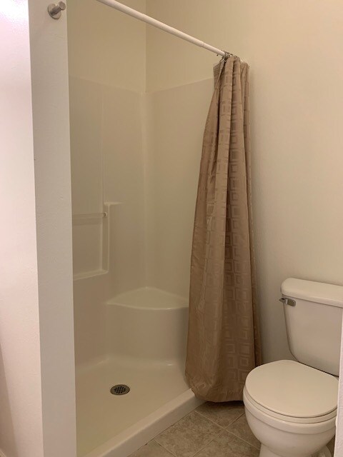 Ensuite bathroom - 1991 Alder St