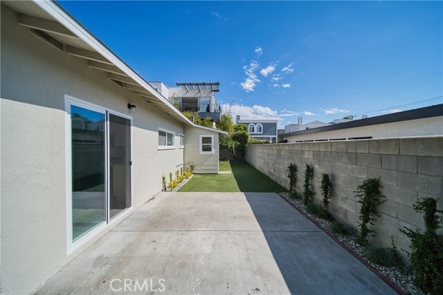 Building Photo - 926 Manhattan Beach Blvd