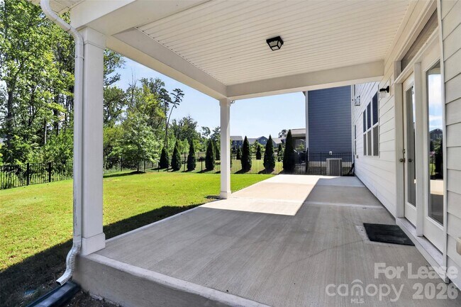 Building Photo - 17401 Carolina Hickory Dr