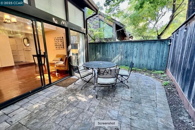 Building Photo - 5 Songbird Ct