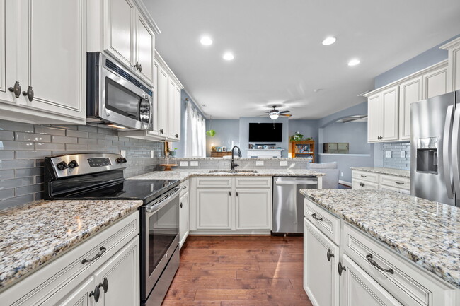 Building Photo - 115 Hampton Dr