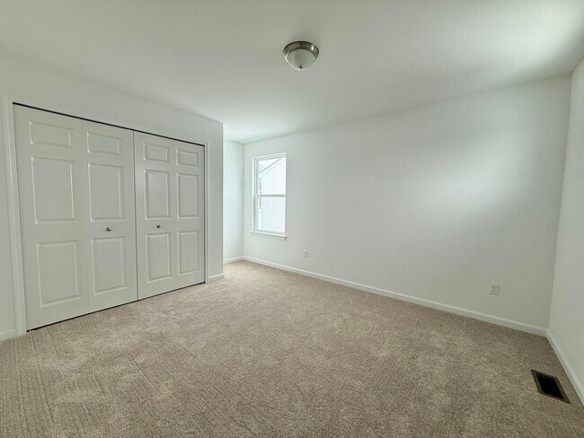 Building Photo - 6173 S Trailwoods Dr