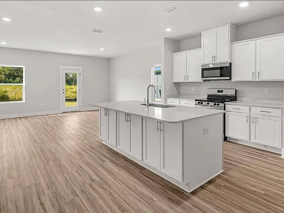 Building Photo - 5583 Clarity St