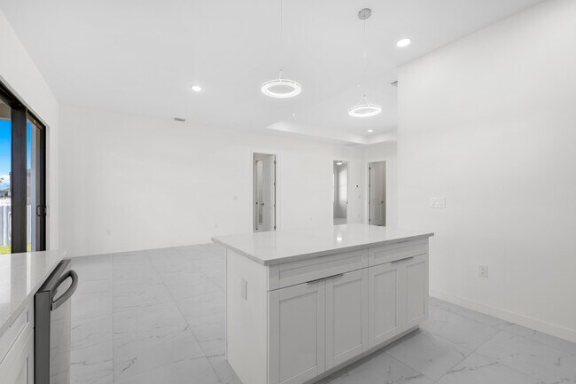 Building Photo - 4233 Jacaranda Pkwy W