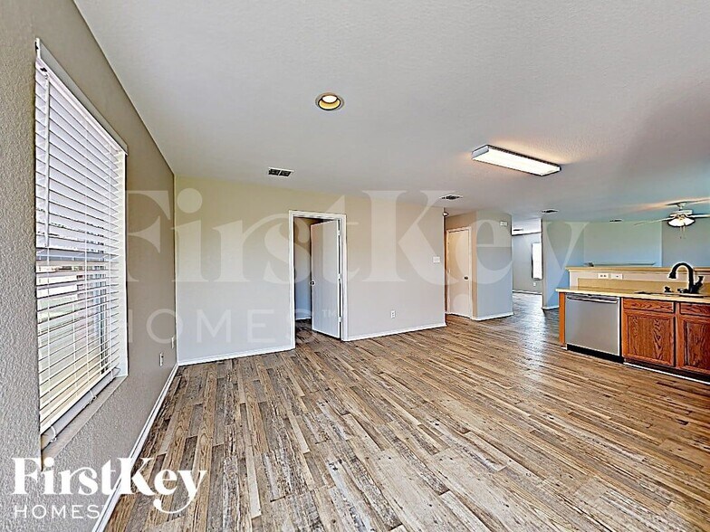 Building Photo - 2801 Spencer Cir