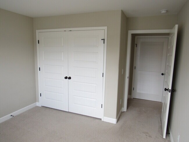 Building Photo - Old Hickory townhome, like new!