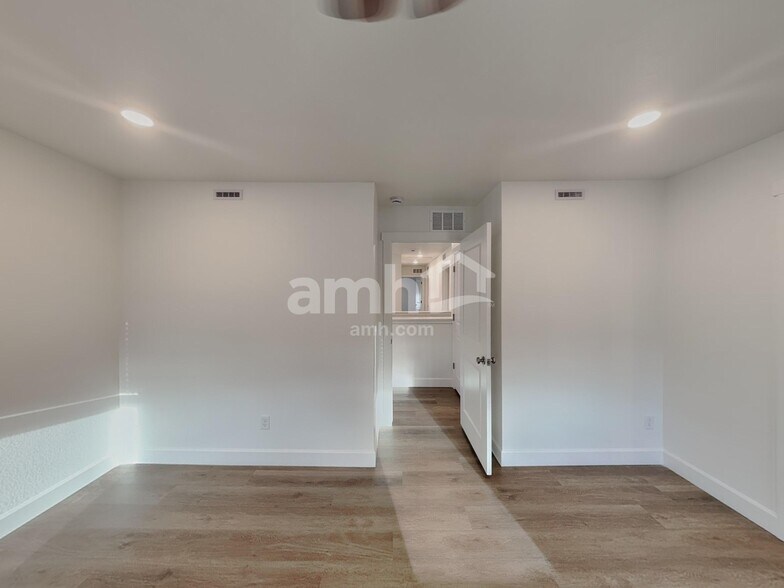 Building Photo - 10065 Abilene St