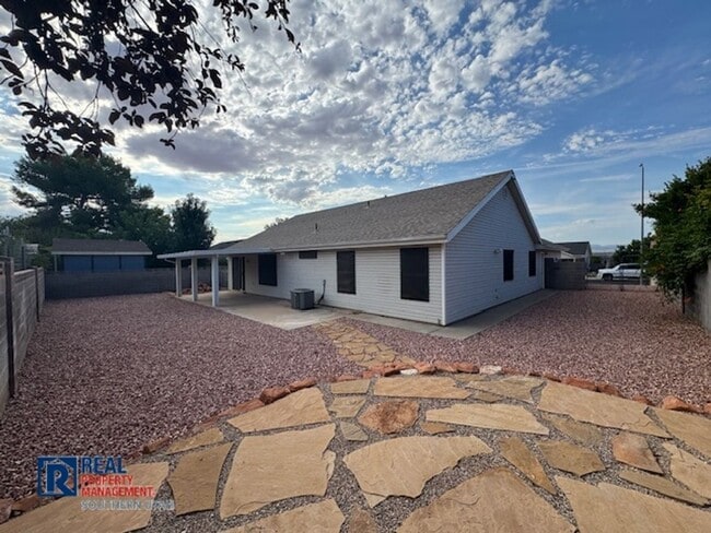 Building Photo - 4 Bedroom Home