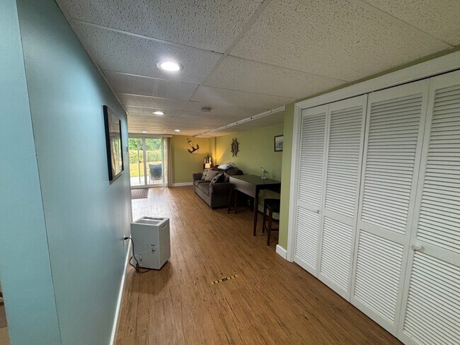 Building Photo - 266 Endicott St N