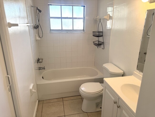 Building Photo - 8521 Chinaberry Dr