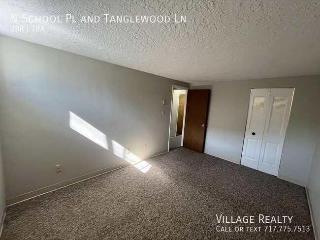 Building Photo - No Steps! Roomy 2-Bed with A/C & Off-Stree...