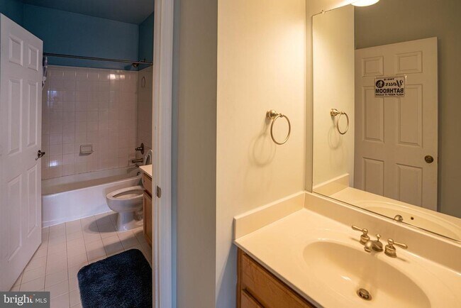 Building Photo - 9571 Linnett Hill Dr