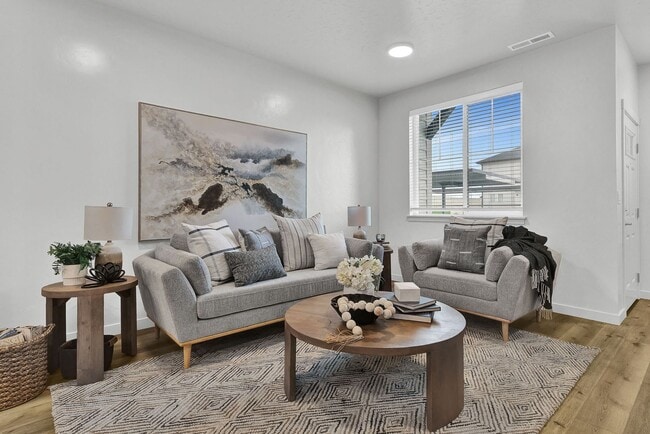 Building Photo - 4021 S Lone Pne Wy