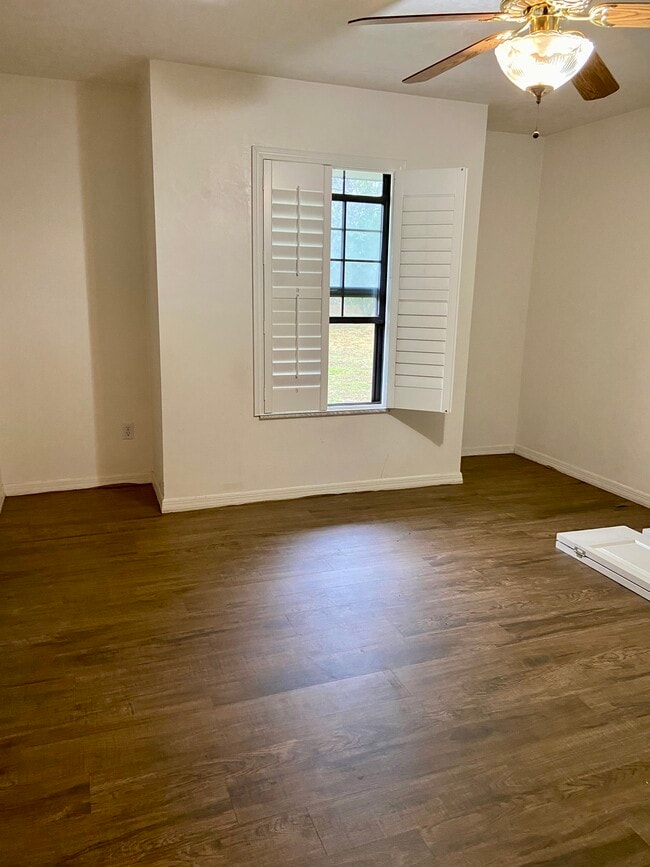 Building Photo - 236 SW Stanley Ct