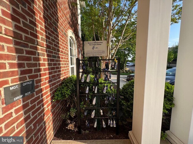 Building Photo - 12957 Centre Park Cir