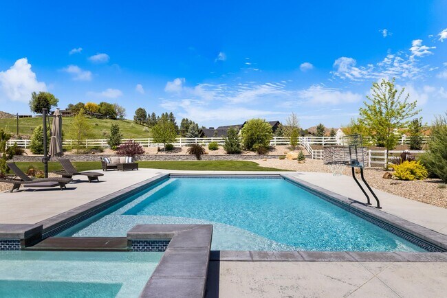 Building Photo - Exquisite Luxury Retreat on 1 Acre – 5BR/4...