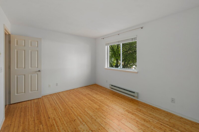 Building Photo - 1000 NE 88th St