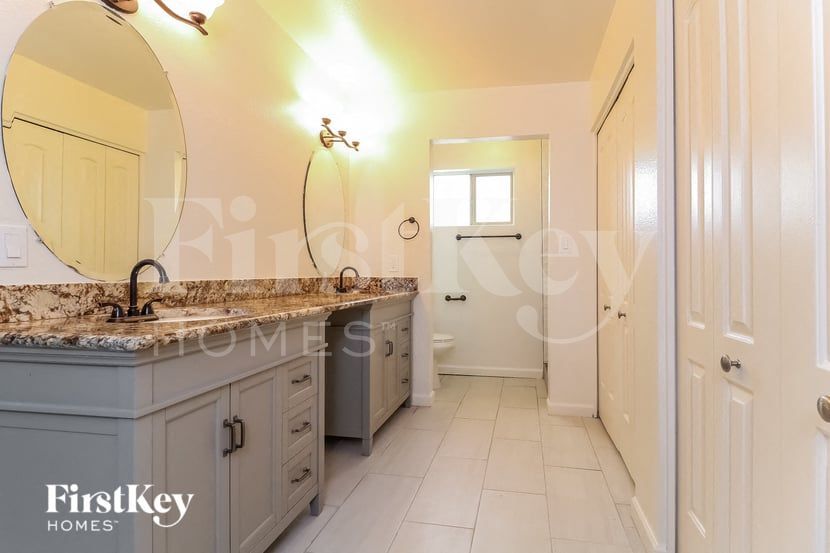 Building Photo - 9601 N 34th Ave