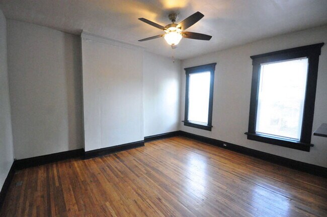 Building Photo - 131 W 8th Ave