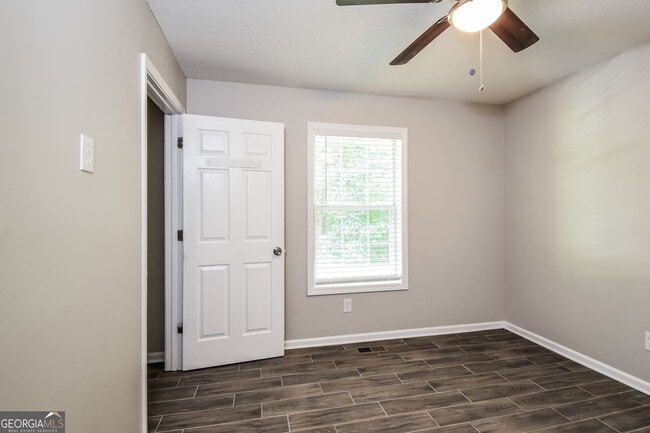 Building Photo - 136 Summer Creek Cove