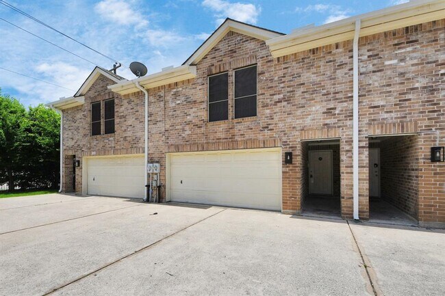 Primary Photo - 10405 Shadow Oaks Dr