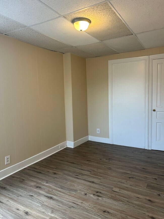 Building Photo - 121 N State St