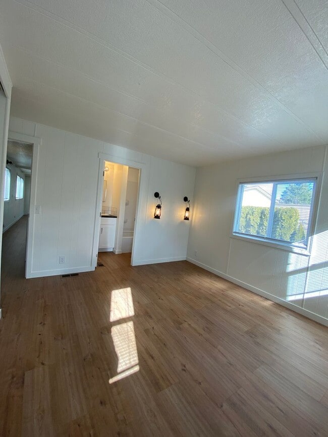 Building Photo - Beautifully just Remodeled-Spacious 3 bedrooms, 2 full baths mobile home with fenced yard. storag...