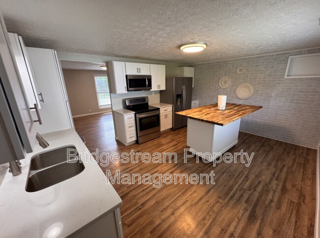 Building Photo - 655 Eavey St