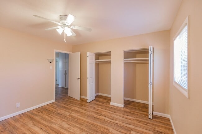Building Photo - Spacious 4 Bedroom Home