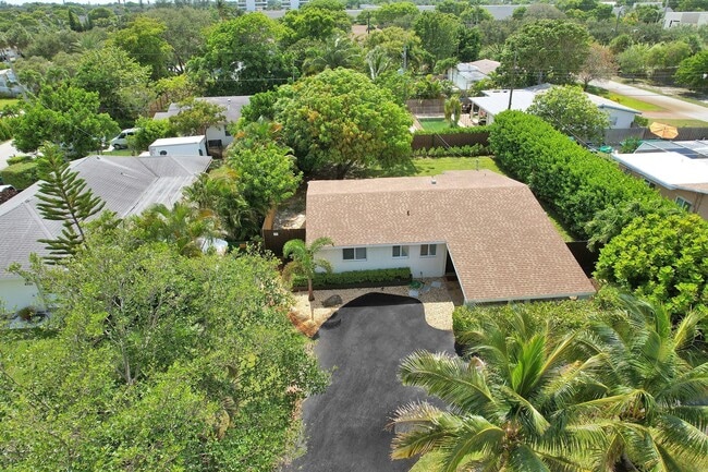 Primary Photo - 4755 NE 5th Ave