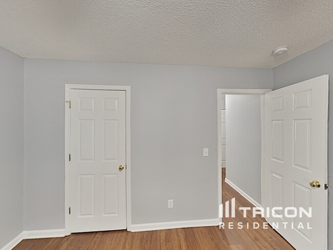 Building Photo - 239 Longshadow Dr