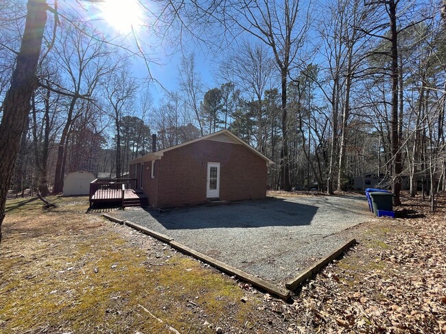 Building Photo - Lovely 3br 2ba home in quiet Chapel Hill n...