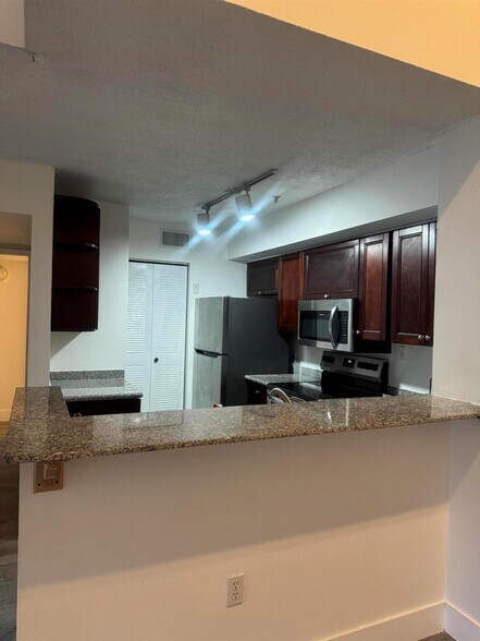 Primary Photo - 7832 Sonoma Springs Cir